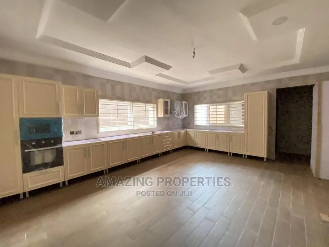 5bdrm House in Airport Residential Area for Sale in Airport Residential Area