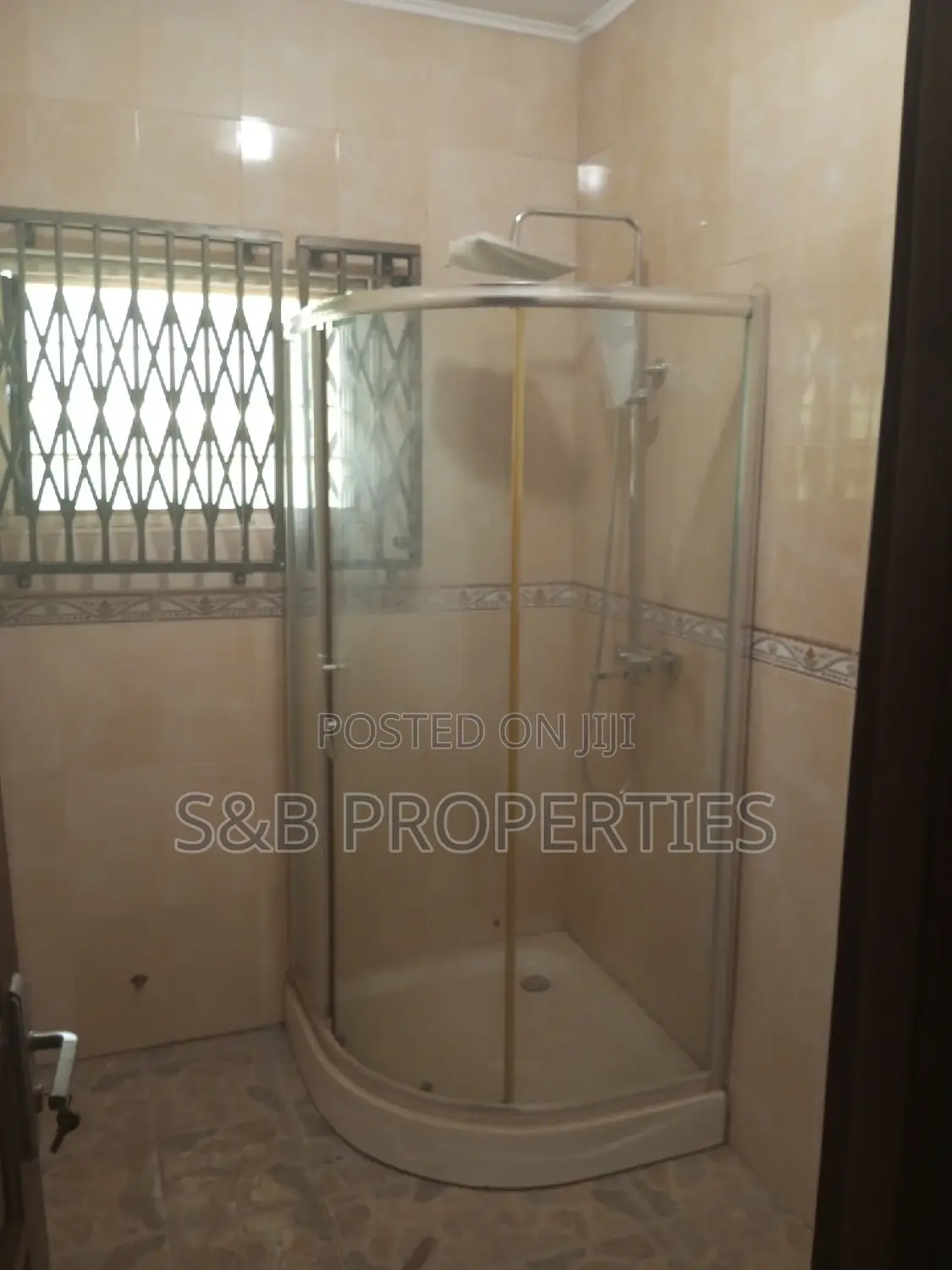 7bdrm Mansion in Ashongman, Ashomang Estate for Sale in Ashomang Estate