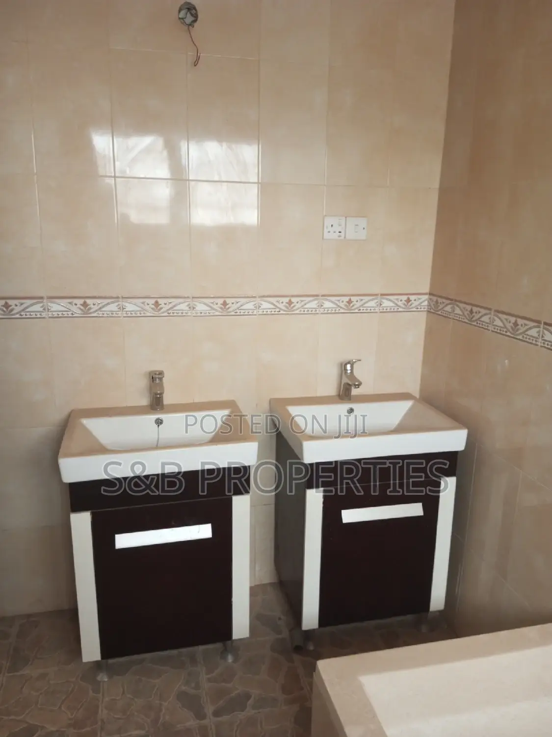 7bdrm Mansion in Ashongman, Ashomang Estate for Sale in Ashomang Estate