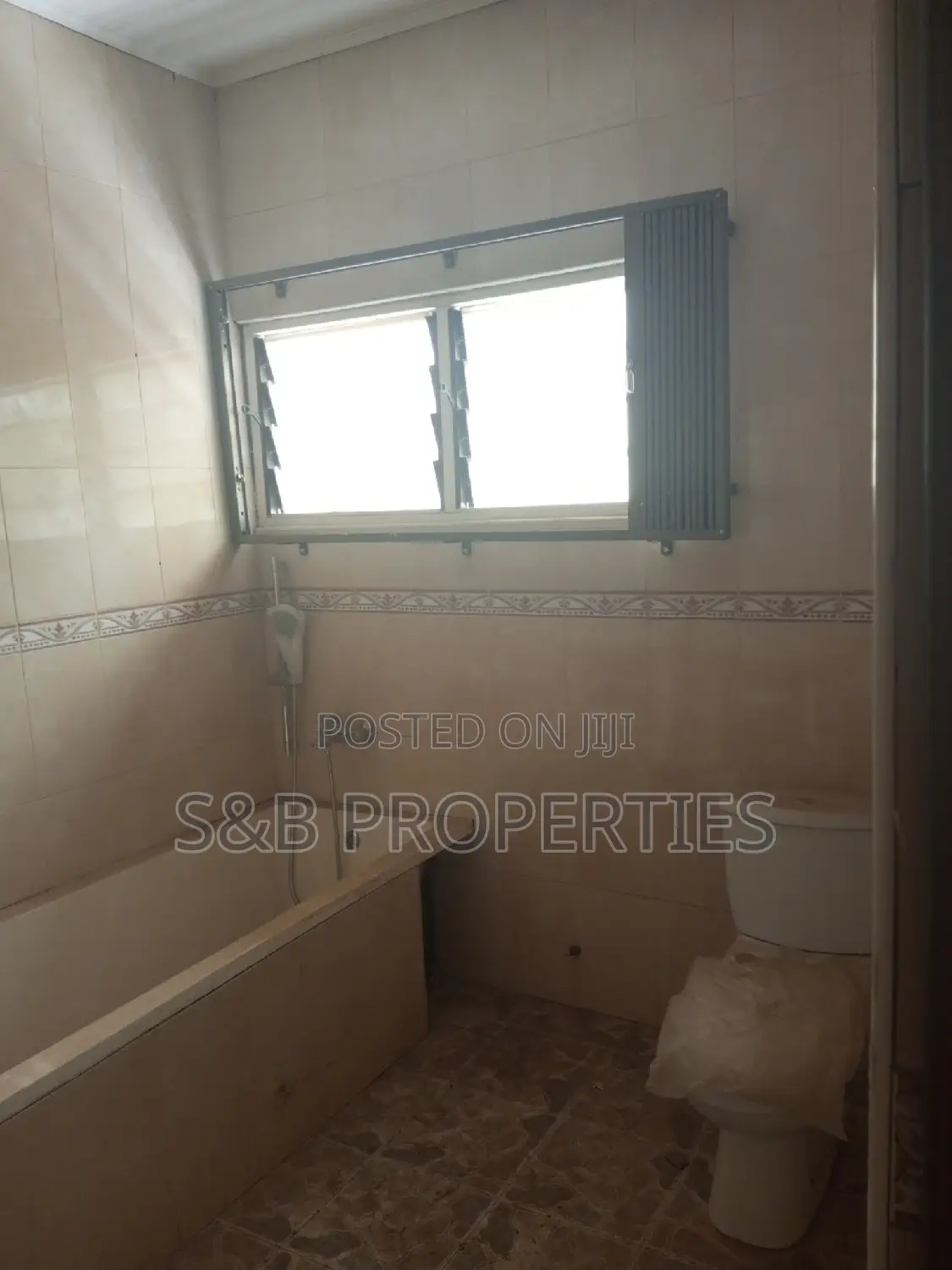 7bdrm Mansion in Ashongman, Ashomang Estate for Sale in Ashomang Estate