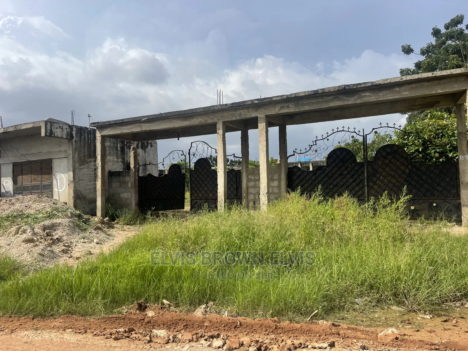 School Building on 6 Plot of Land for Sale at West Trasacco in Ashaley Botwe