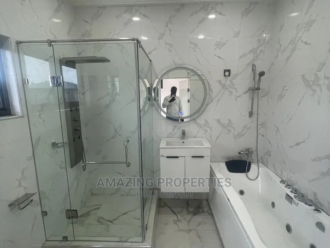 5bdrm House in East Legon for Sale in East Legon