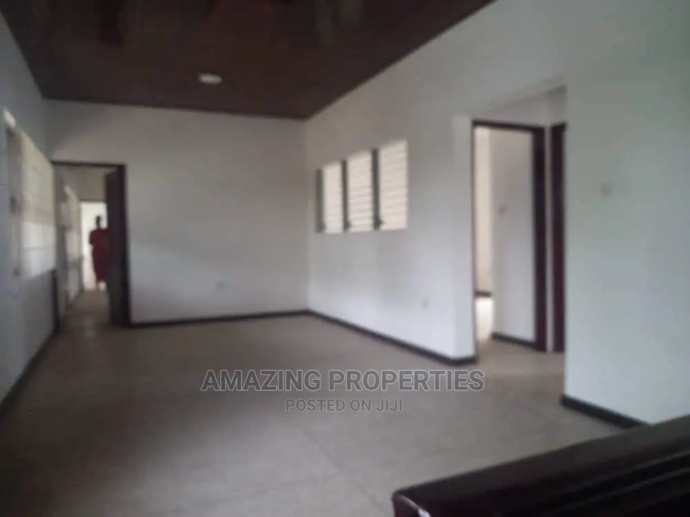 5bdrm House in Airport-Residential for Rent in Airport Residential Area