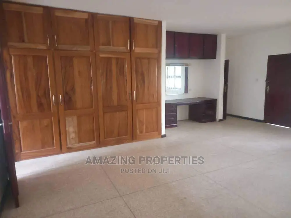 5bdrm House in Airport-Residential for Rent in Airport Residential Area