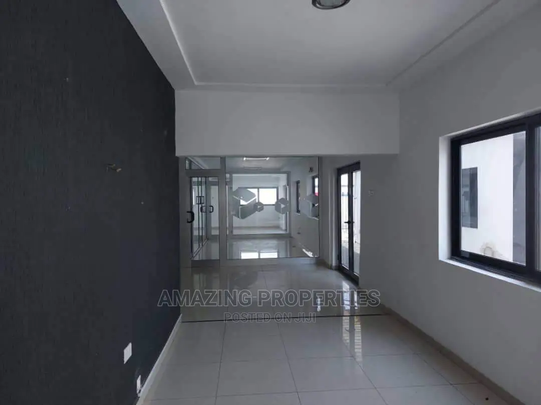15 Bedrooms House Sit on 1 Acre Land
Good for at Labone in Labone