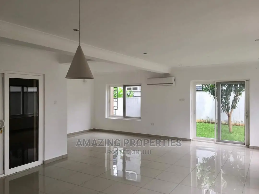 Furnished 4bdrm Townhouse / Terrace in Cantonments for Rent in Cantonments