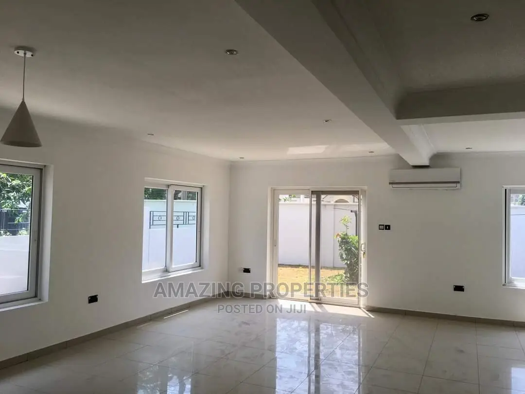 Furnished 4bdrm Townhouse / Terrace in Cantonments for Rent in Cantonments