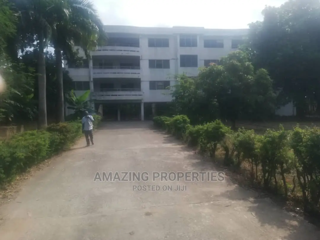 For Sale 30 Offices With Apartments Has Road at North Ridge in North Ridge