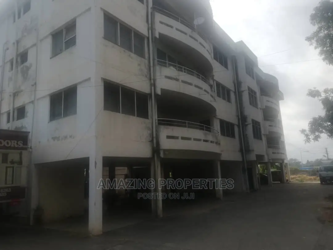 For Sale 30 Offices With Apartments Has Road at North Ridge in North Ridge