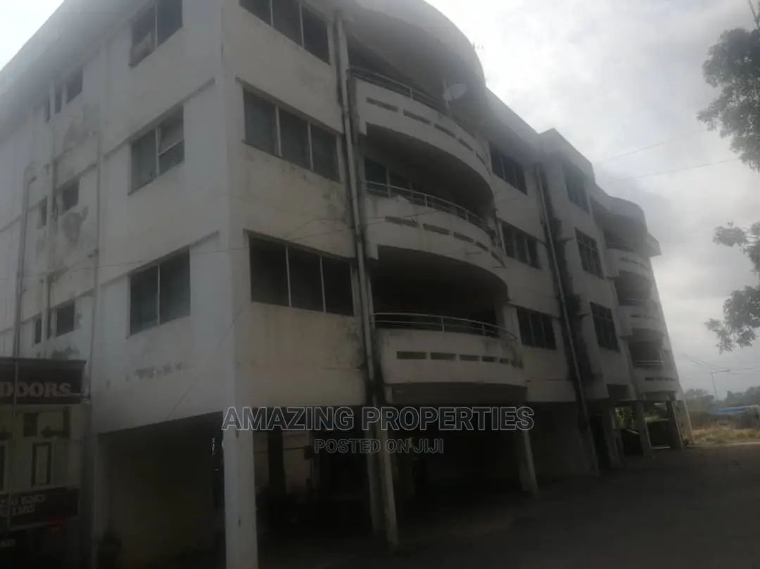 For Sale 30 Offices With Apartments Has Road at North Ridge in North Ridge