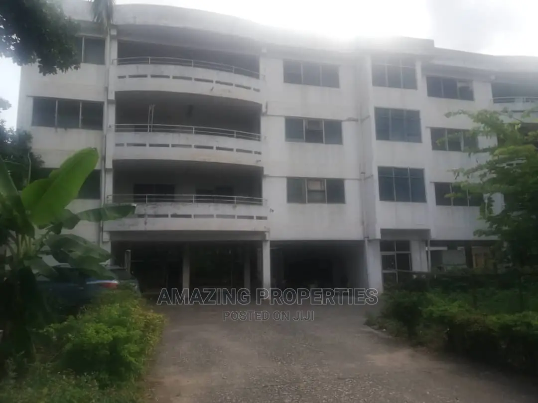 For Sale 30 Offices With Apartments Has Road at North Ridge in North Ridge