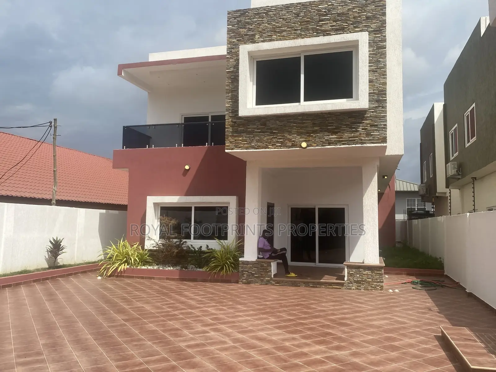 4bdrm House in Airport Residential Area for Sale in Airport Residential Area