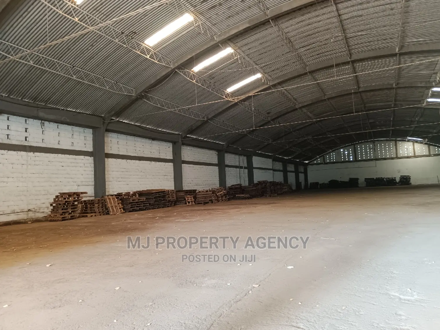 2500 SQM Warehouse With Big Compound in Tema Metropolitan