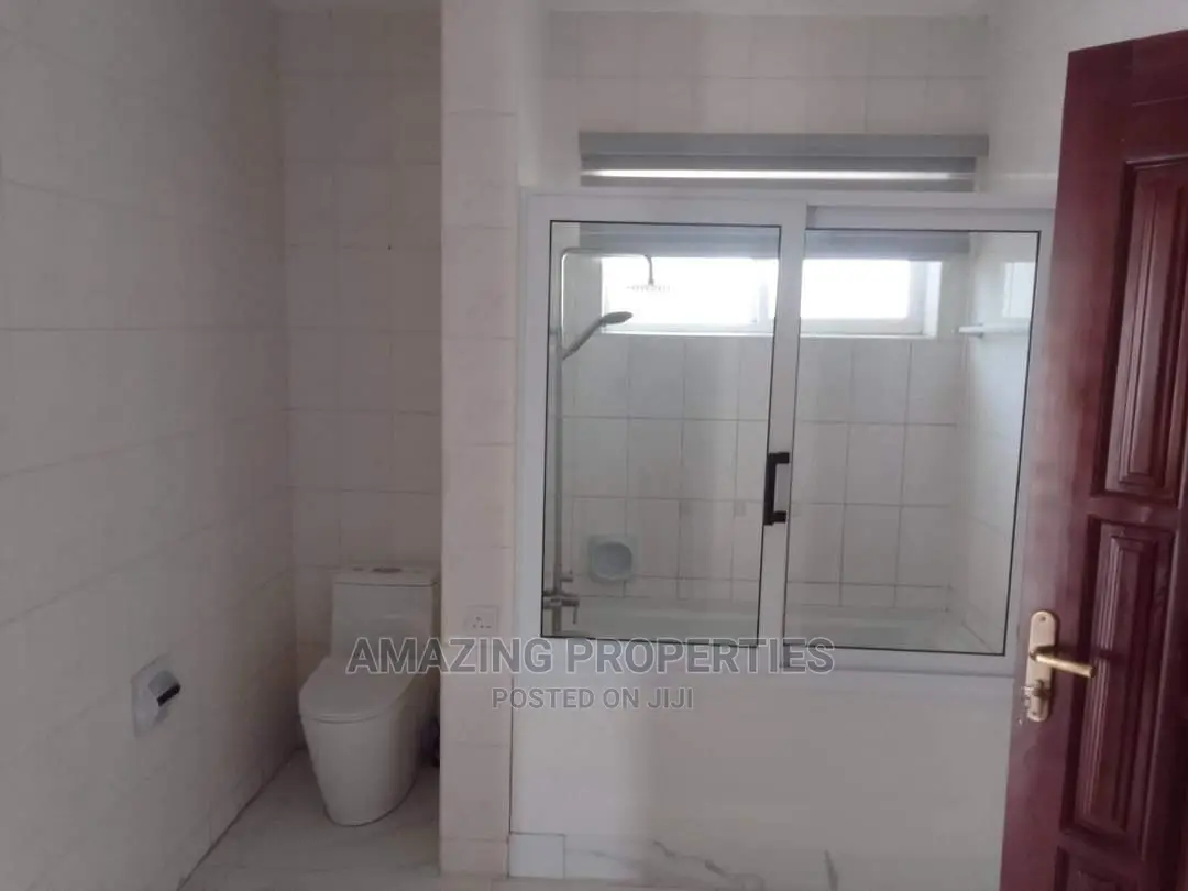 5bdrm House in 5Bedroom +2Bedroom, Cantonments for Sale in Cantonments