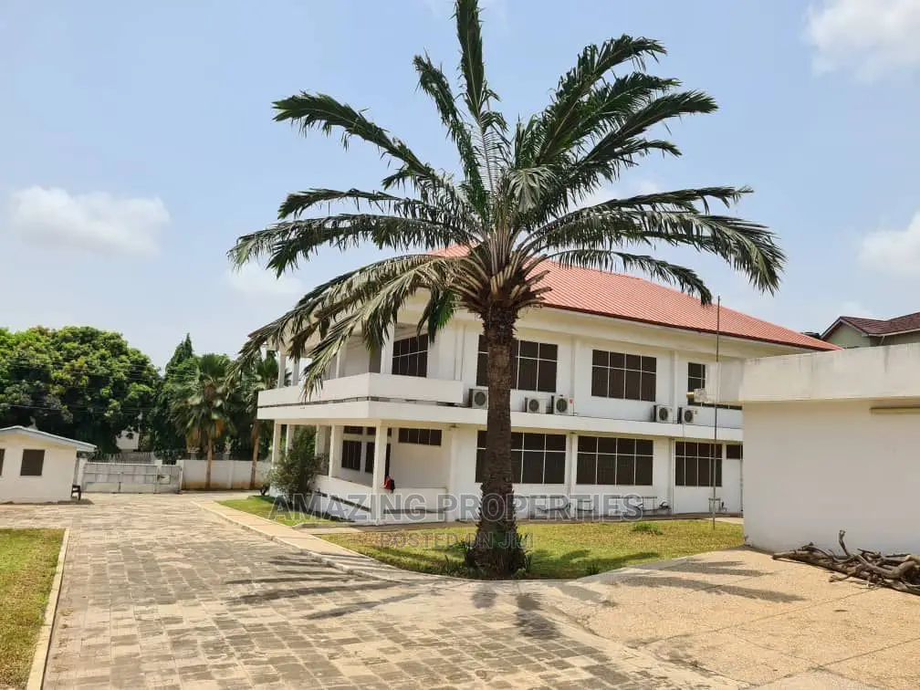 4bdrm Farm House in 4-Bedroom Self, Airport Residential Area for Rent in Airport Residential Area