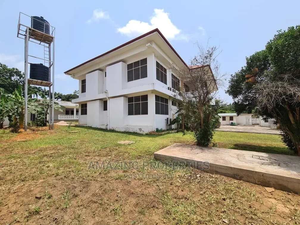 4bdrm Farm House in 4-Bedroom Self, Airport Residential Area for Rent in Airport Residential Area