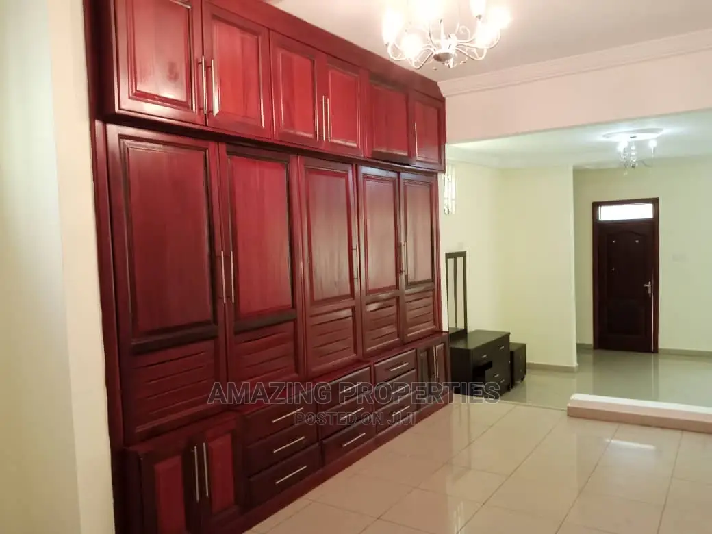7bdrm House in American House for Rent in American House