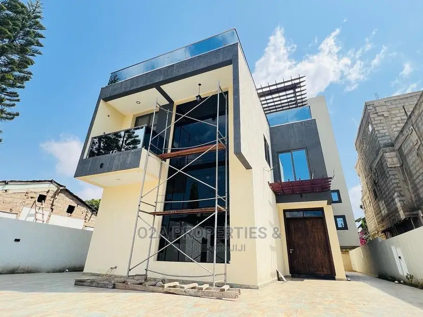 5bdrm House in American House for Sale in American House