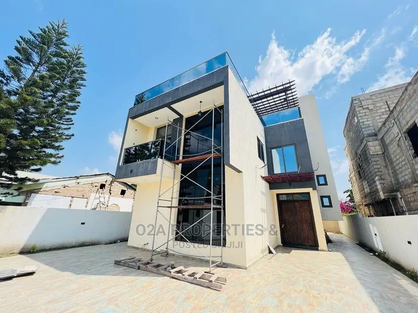 5bdrm House in American House for Sale in American House