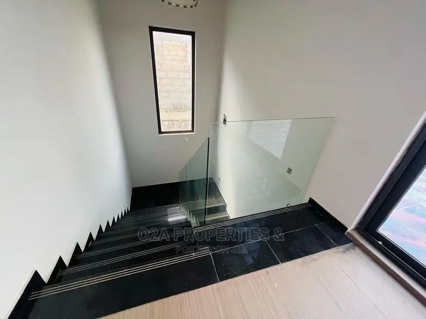 5bdrm House in American House for Sale in American House