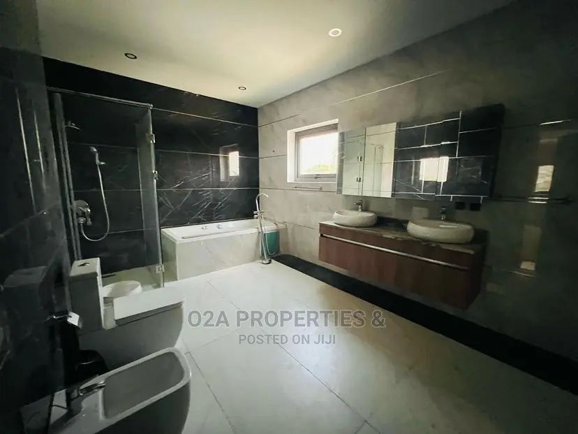 5bdrm House in American House for Sale in American House