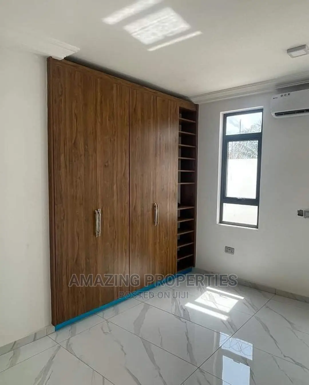 4bdrm House in 4-Bedroom House for for Sale in East Legon