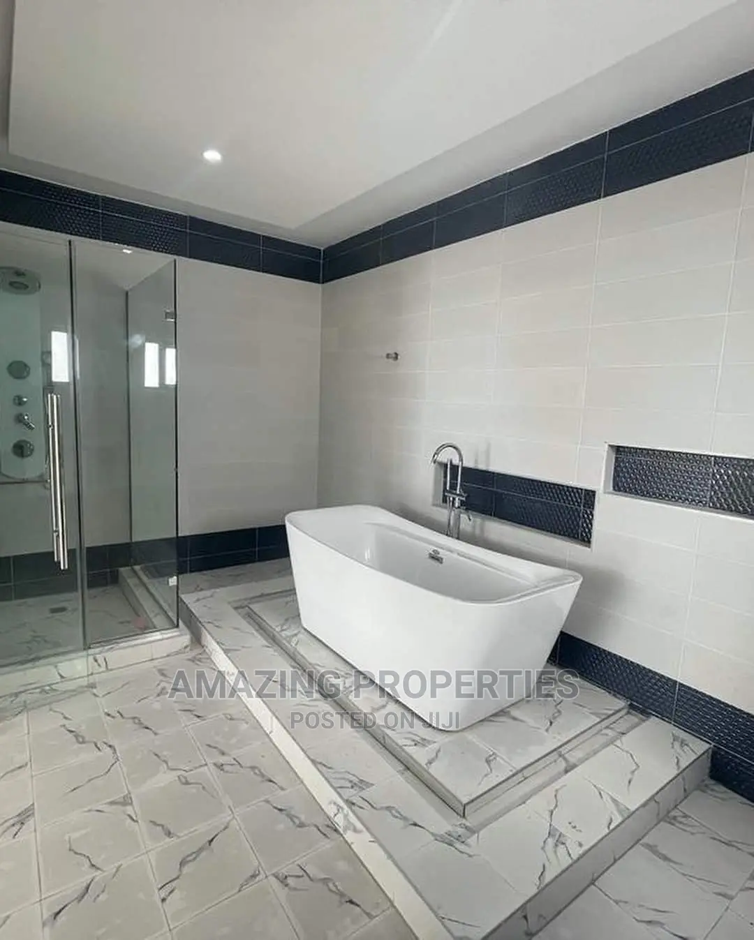 4bdrm House in 4-Bedroom House for for Sale in East Legon