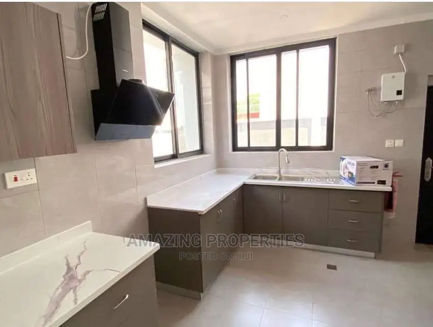 4bdrm House in for Rent 4, Cantonments for Rent in Cantonments