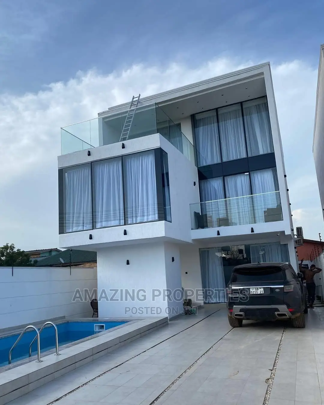 4bdrm House in Luxurious 4 Bedroom for Sale in Lake Side Estate