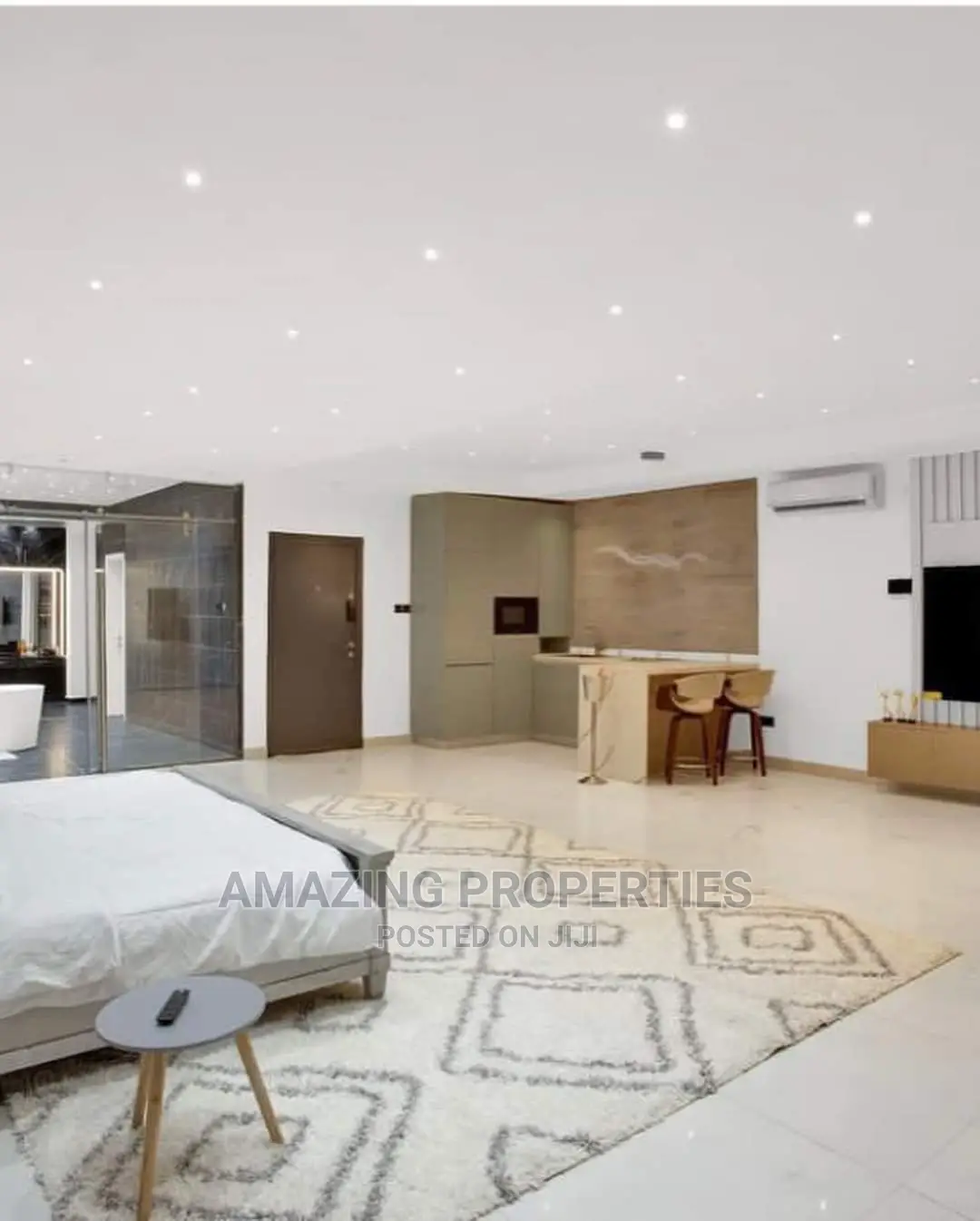 4bdrm House in Luxurious 4 Bedroom for Sale in Lake Side Estate