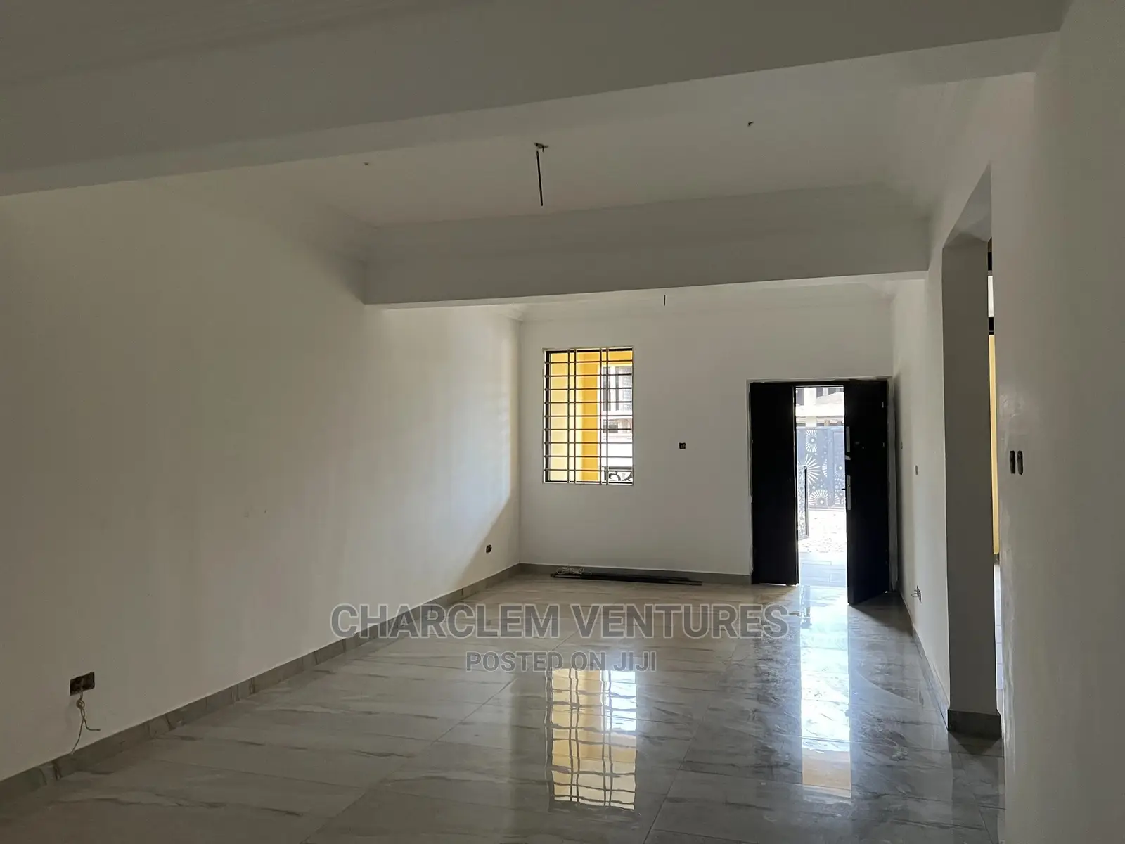 10bdrm Apartment in Oyarifa for Sale in Oyarifa