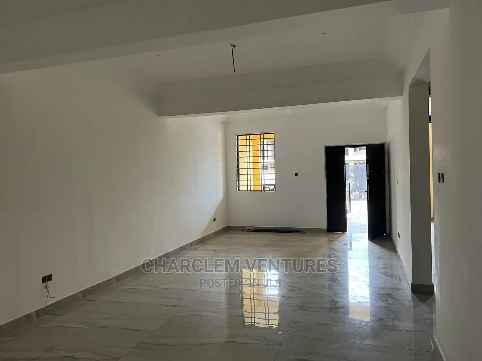 10bdrm Apartment in Oyarifa for Sale in Oyarifa