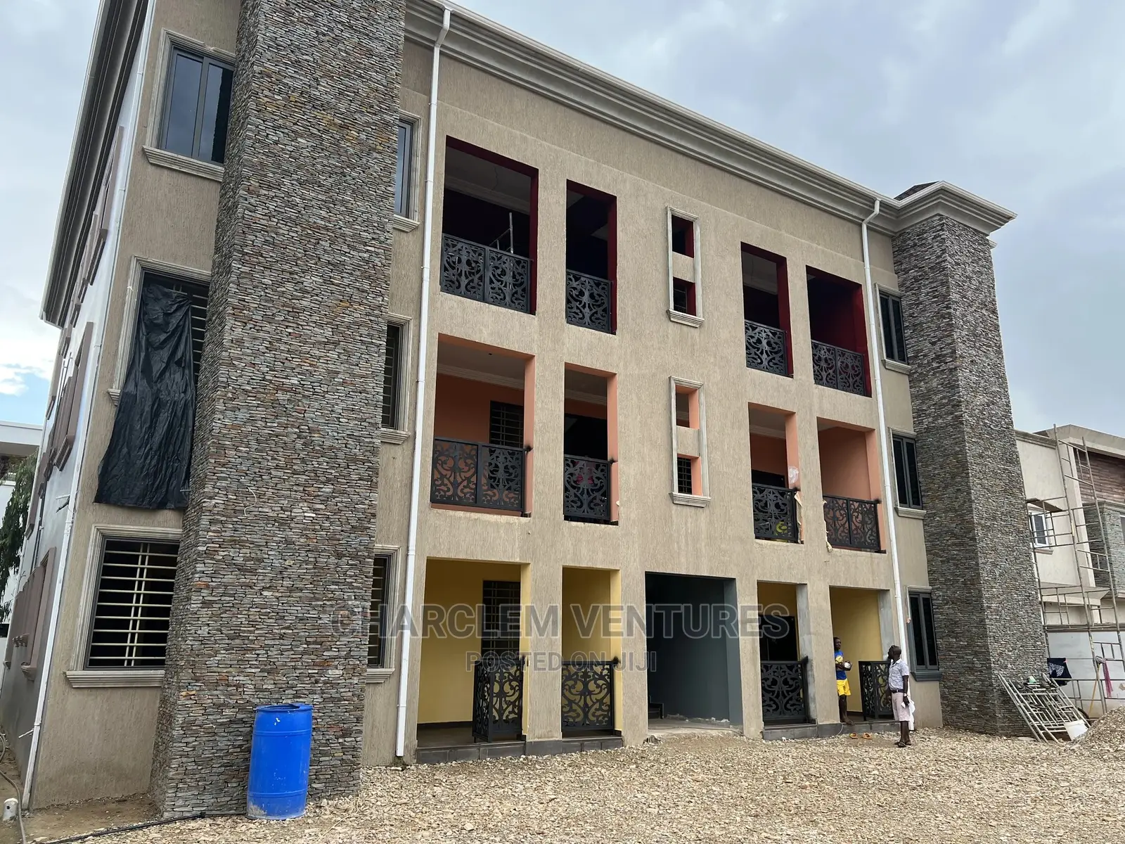 10bdrm Apartment in Oyarifa for Sale in Oyarifa