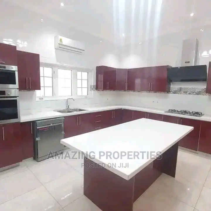 5bdrm House in 5 Bedroom House With for sale in Spintex