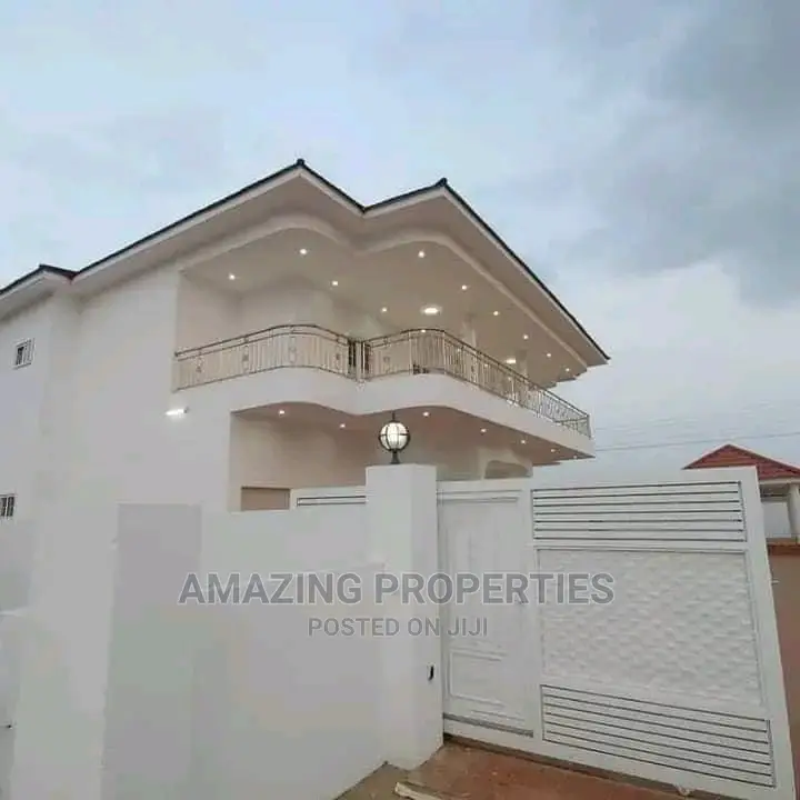 5bdrm House in 5 Bedroom House With for sale in Spintex
