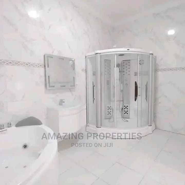 5bdrm House in 5 Bedroom House With for sale in Spintex