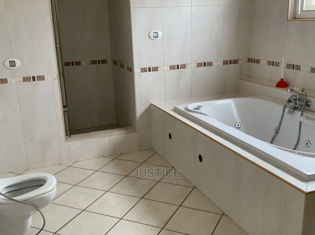 5bdrm Mansion in Trasacco Estate East for sale in East Legon