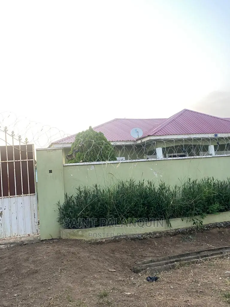 4bedroom Sfcontain 4 Rent or Sale at Kasoa Behind Kaaf Univs in Budumburam