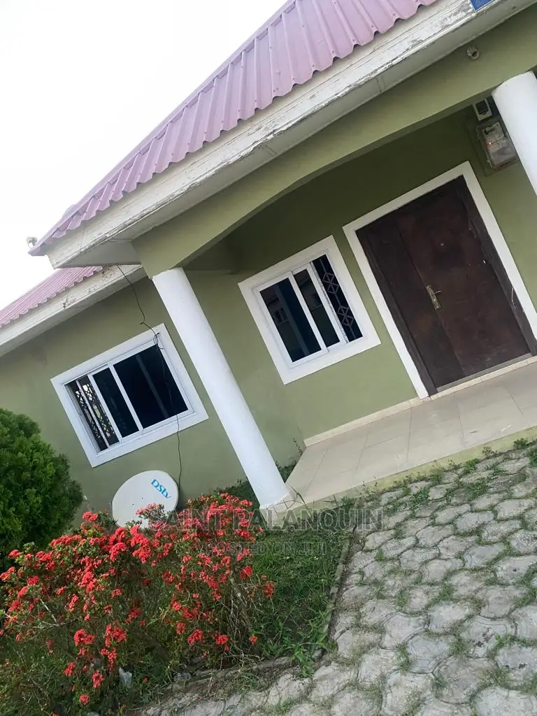 4bedroom Sfcontain 4 Rent or Sale at Kasoa Behind Kaaf Univs in Budumburam