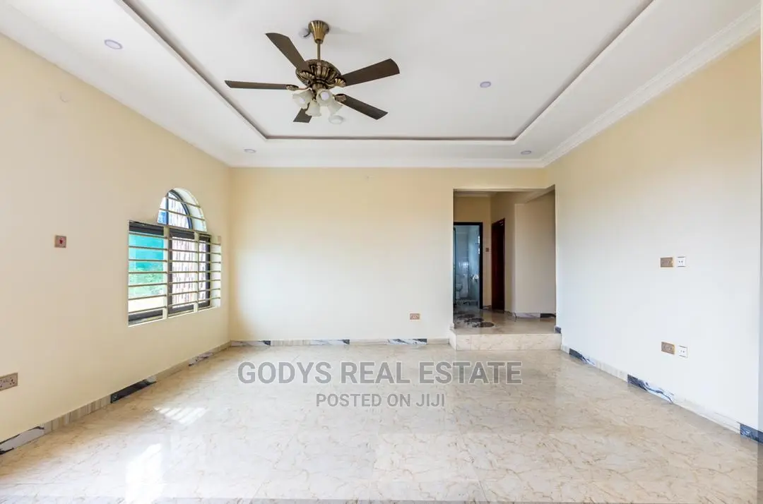 2bdrm Apartment in Old Barrier, Weija for rent in Weija