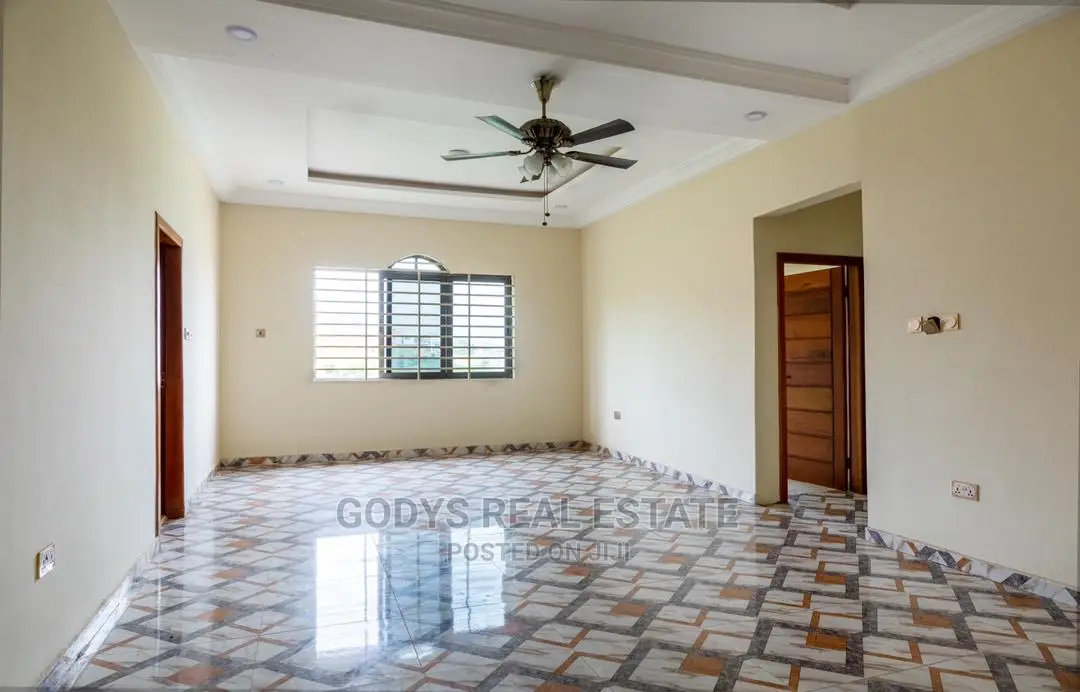 2bdrm Apartment in Old Barrier, Weija for rent in Weija
