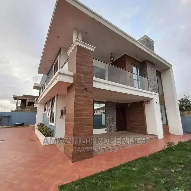 5bdrm House in Spintex Community for Sale in Spintex
