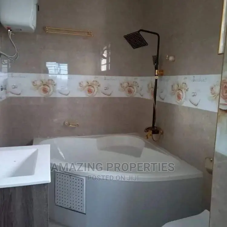 5bdrm House in Spintex Community for Sale in Spintex