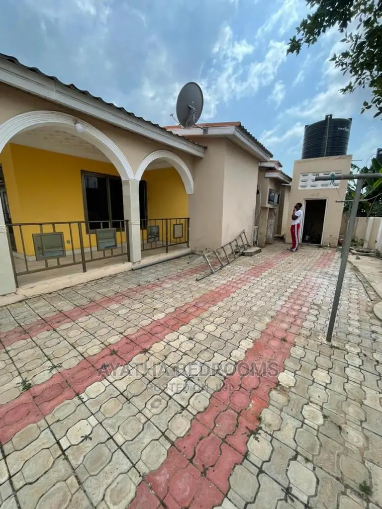 4bdrm House in Ayathar Bedroom, Teshie for Rent in Teshie