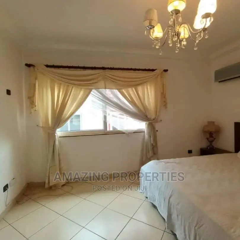 5bdrm House in 5 Bed House With a 3, East Legon for Sale in East Legon