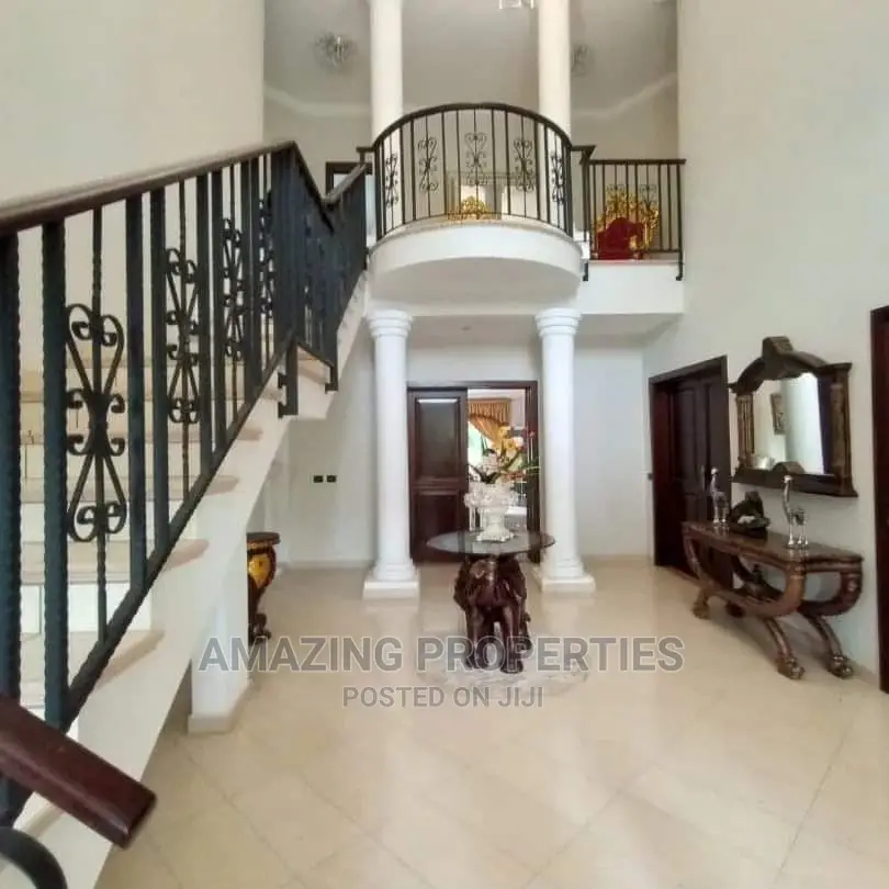5bdrm House in 5 Bed House With a 3, East Legon for Sale in East Legon