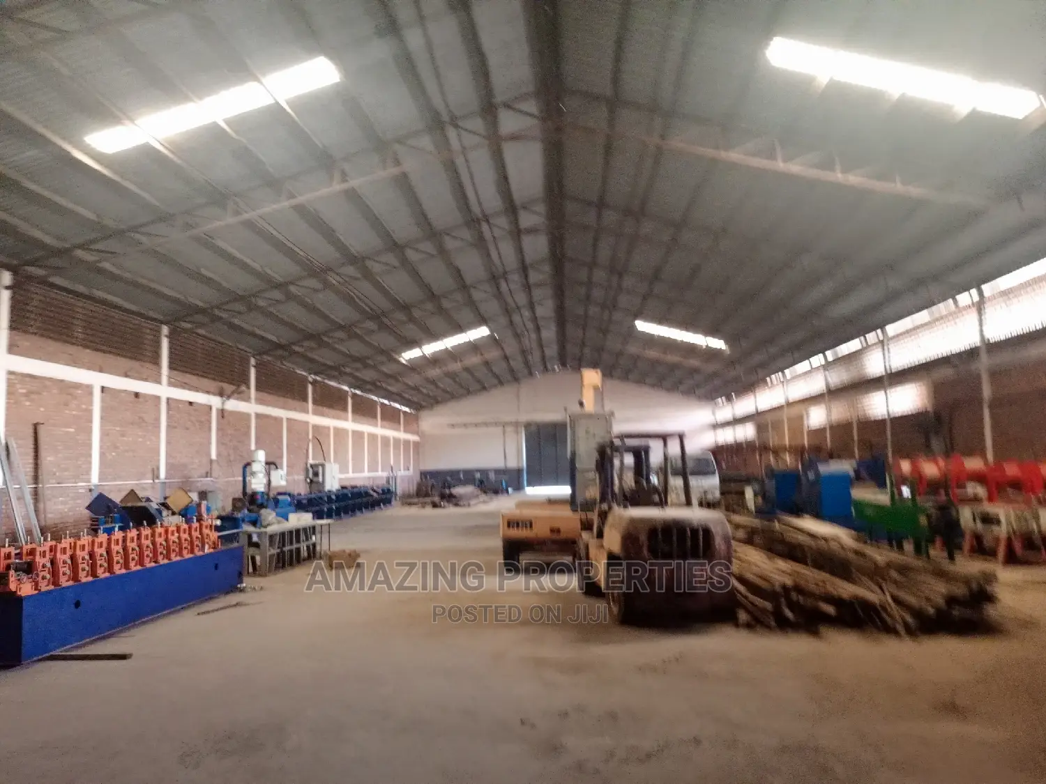 Warehouses to Let 1000 Square Meter at Dwowulu in Dworwulu