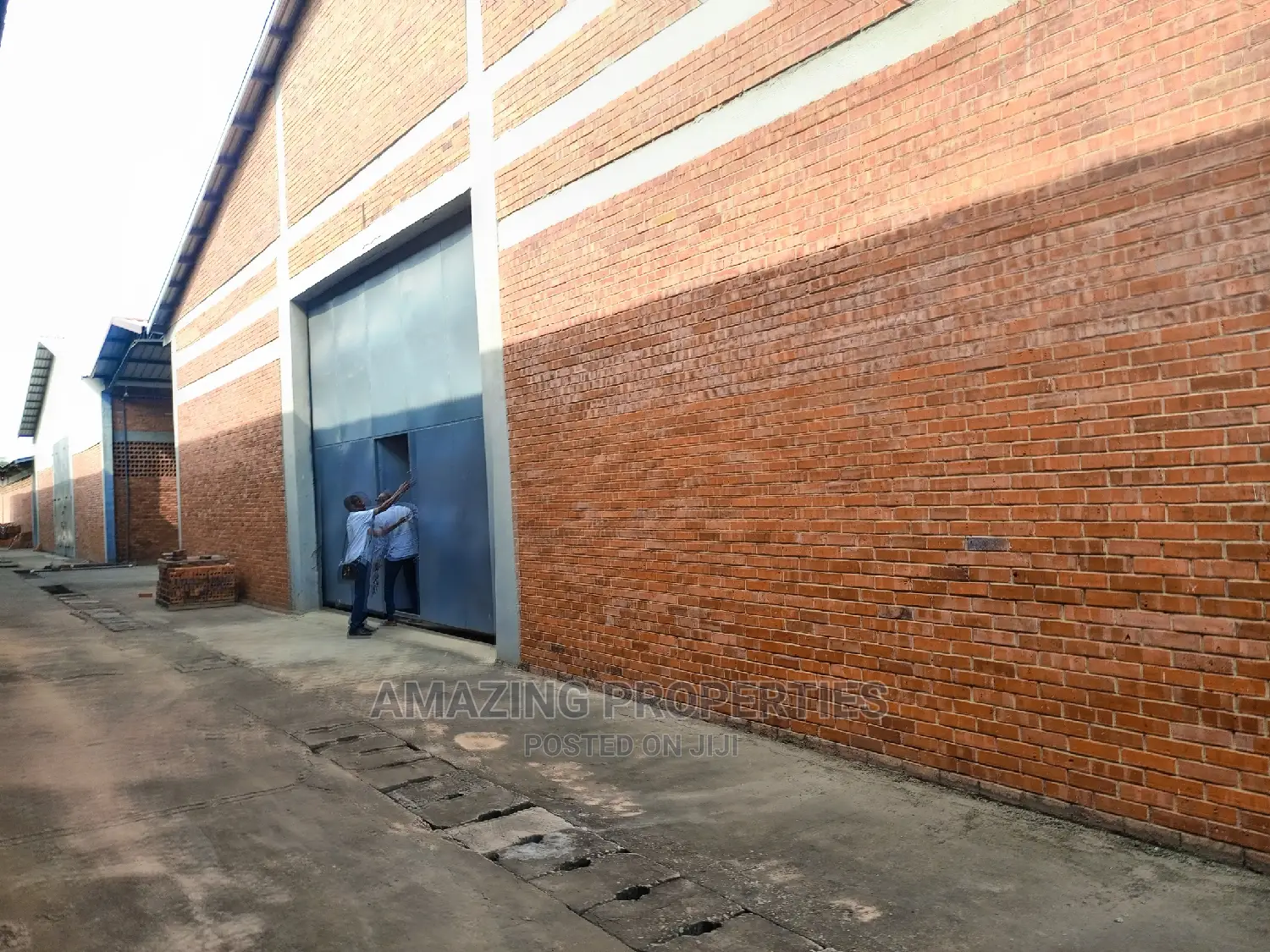 Warehouses to Let 1000 Square Meter at Dwowulu in Dworwulu