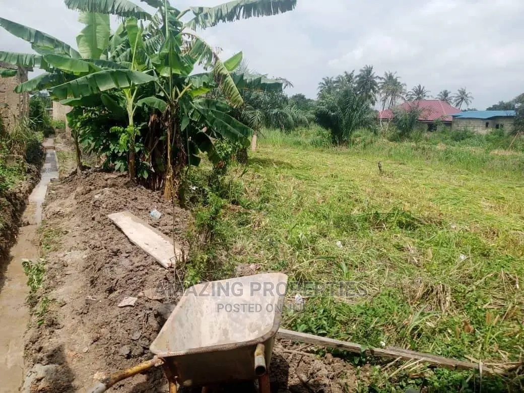 (6)Plot of Land at Tema Community, Adom Estate in Tema Metropolitan