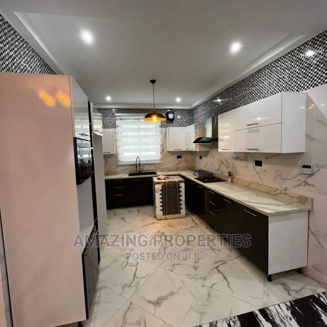Furnished 4bdrm House in Furnished 4 Bedroom for Rent in East Legon